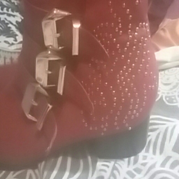 Size 8 red stuffed forever 21 boots - Picture 2 of 3